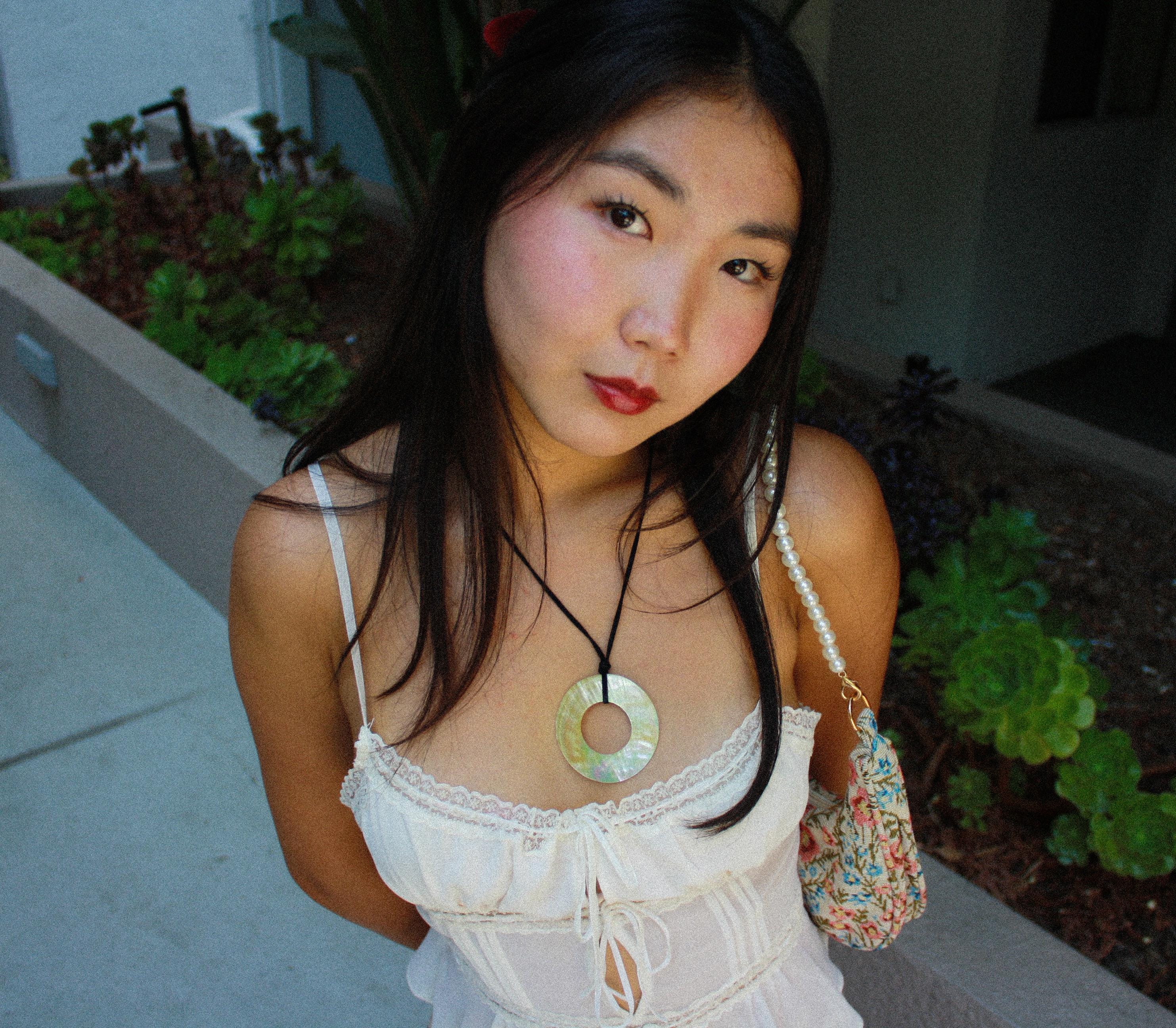 Natural Shell Circle Pendant Necklace