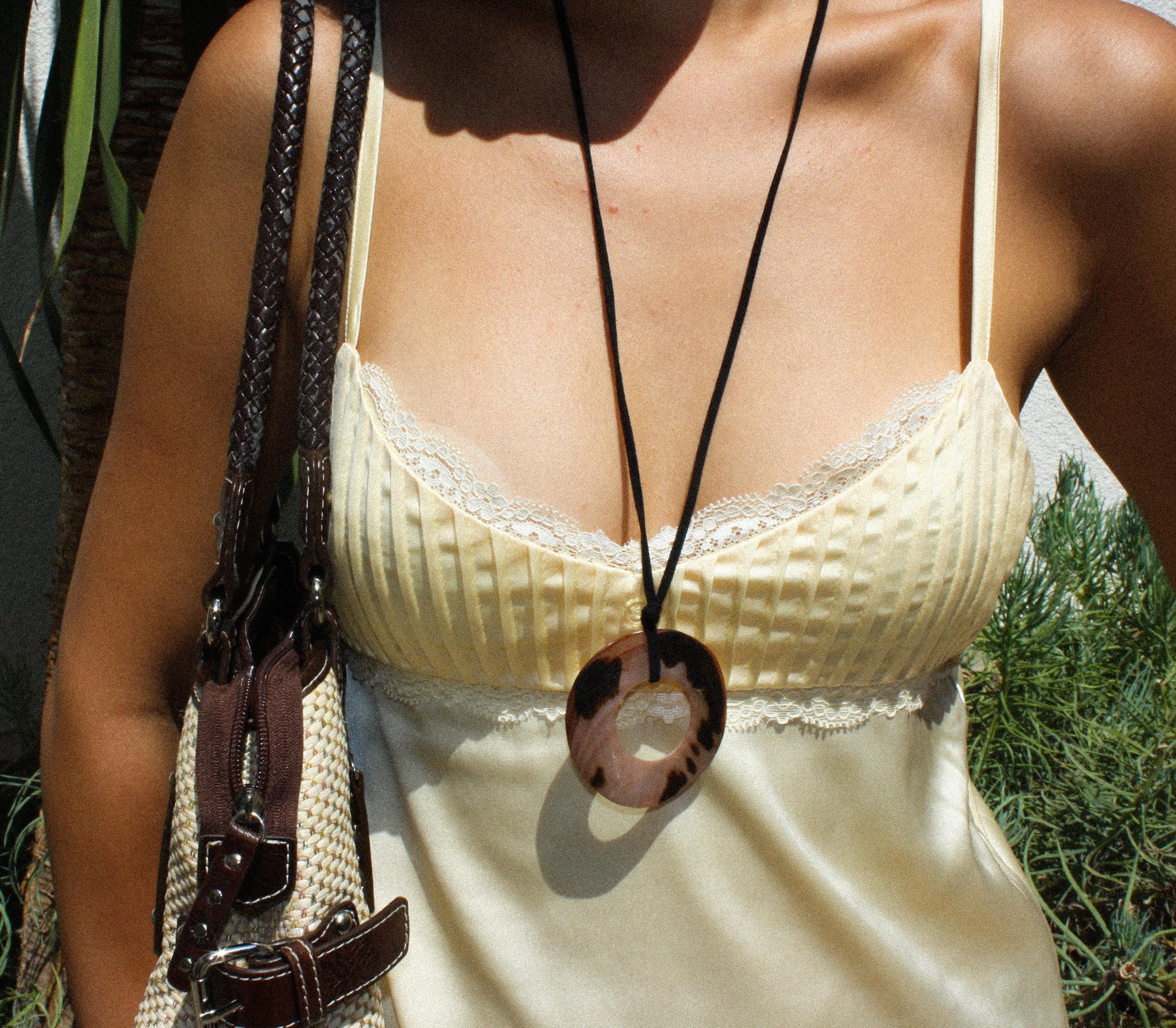 Natural Shell Circle Pendant Necklace