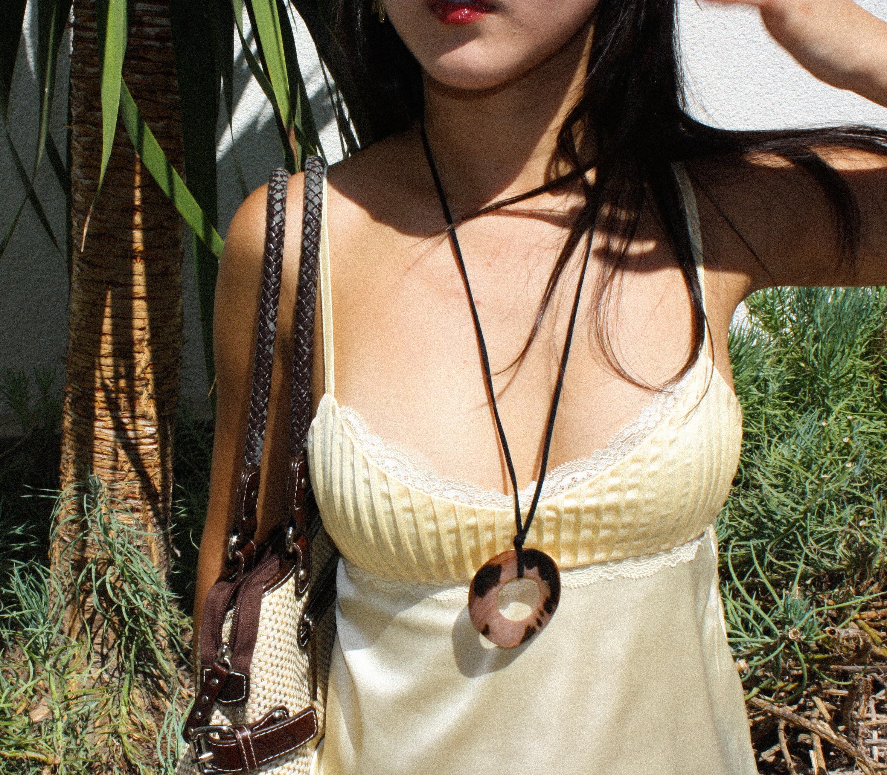 Natural Shell Circle Pendant Necklace